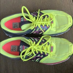 Women’s Brooks Glycerin 11 Running Shoes Size 10.5